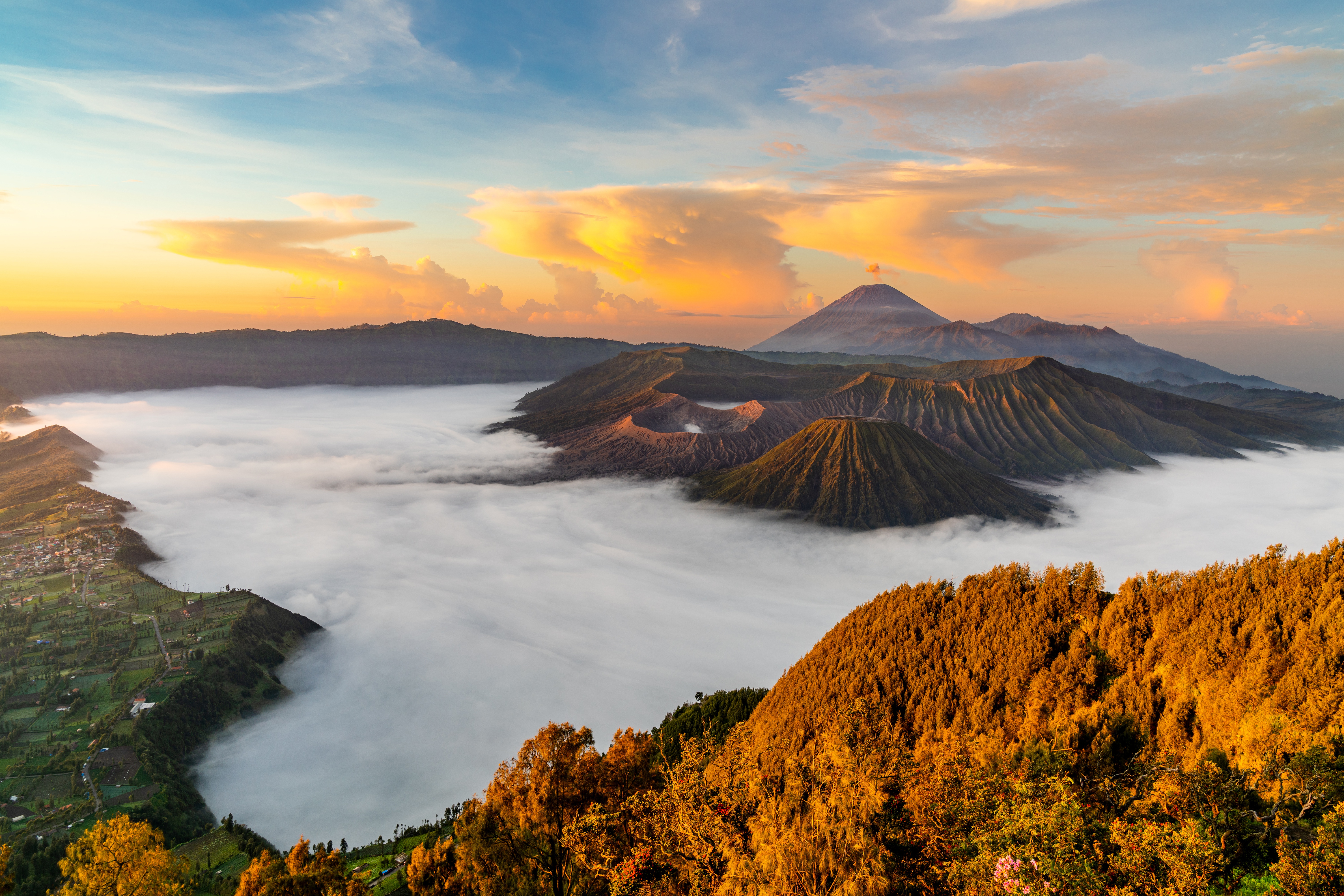 473622壁紙のダウンロード地球, ブロモ山, クラウド, 霧, インドネシア, 風景, 山, 火山-スクリーンセーバーと写真を無料で