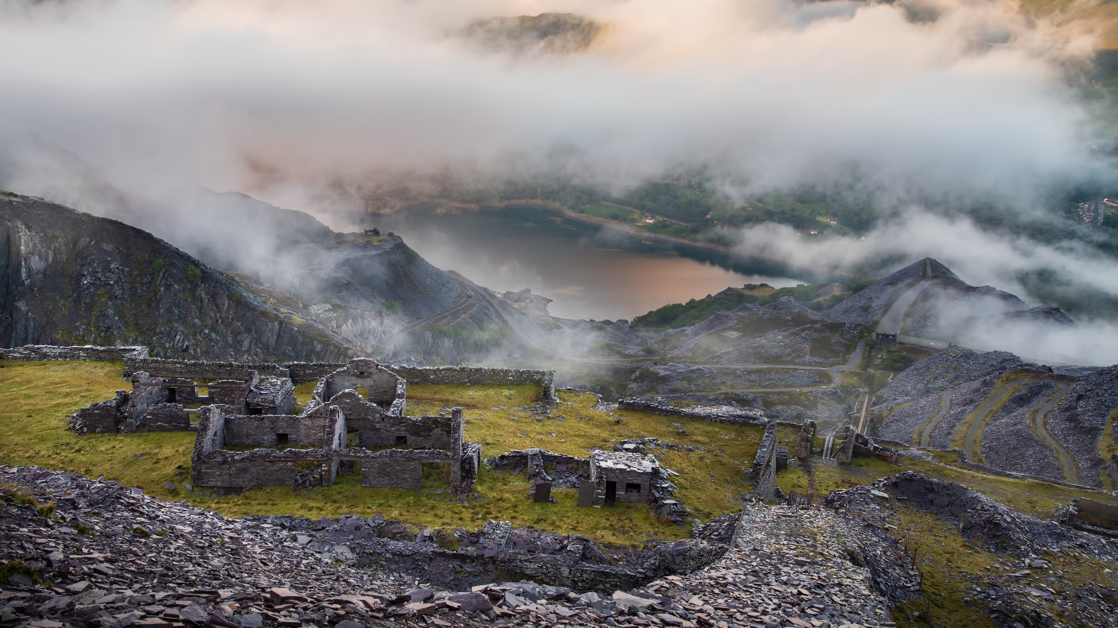 Baixe gratuitamente a imagem Montanha, Ruína, Feito Pelo Homem, Neblina na área de trabalho do seu PC