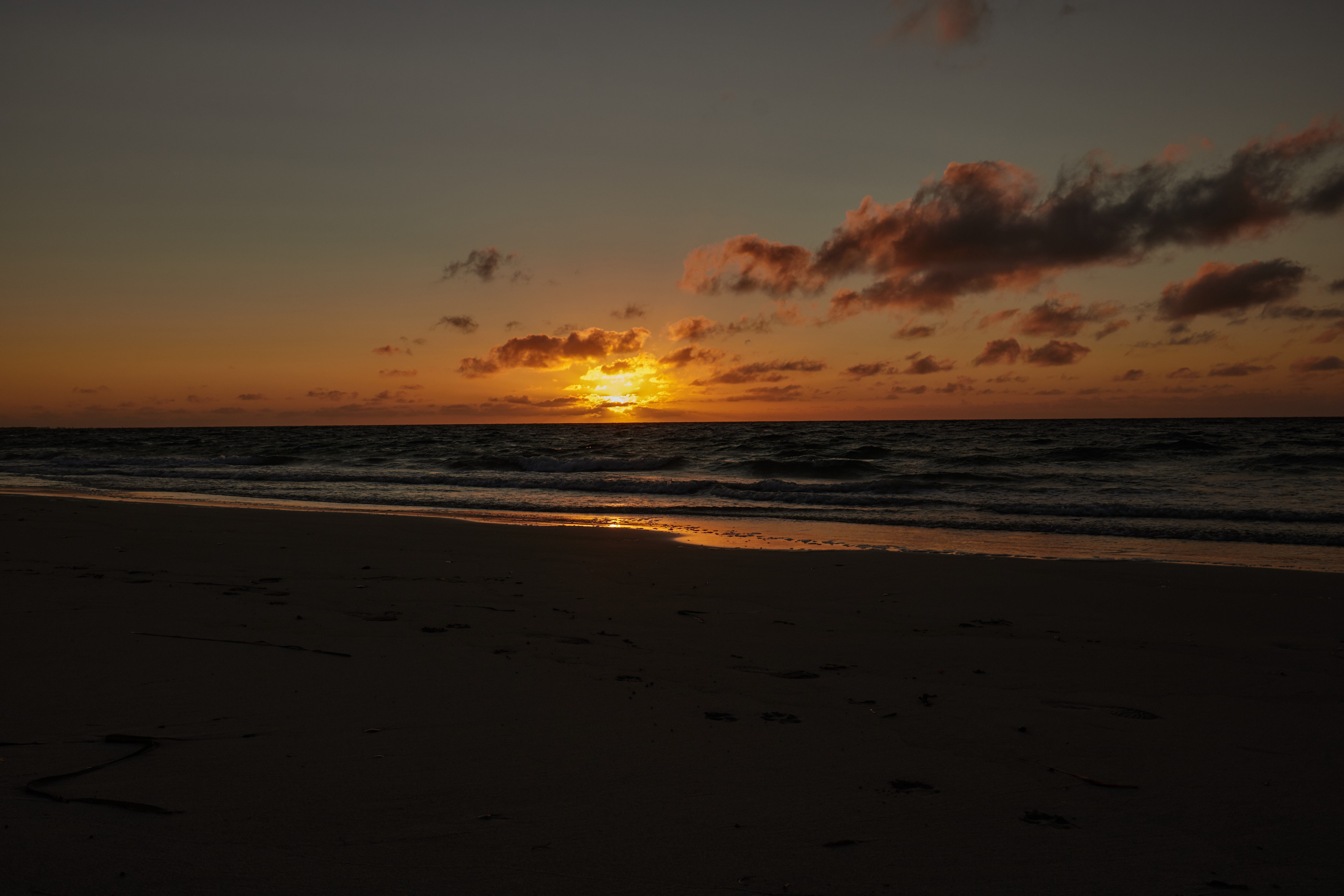 Download mobile wallpaper Horizon, Sun, Sunset, Beach, Dark for free.