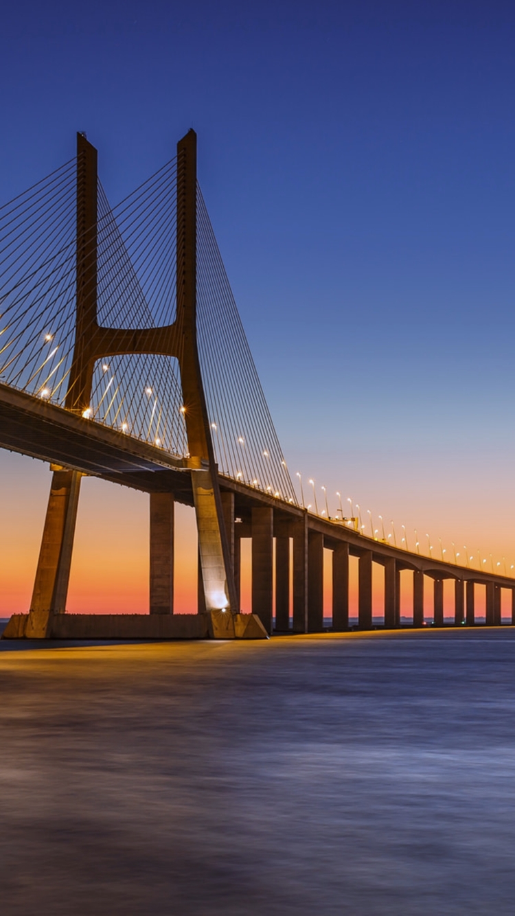 Descarga gratuita de fondo de pantalla para móvil de Puentes, Mar, Puente, Portugal, Atardecer, Hecho Por El Hombre, Puente Vasco Da Gama, Puesta De Sol.