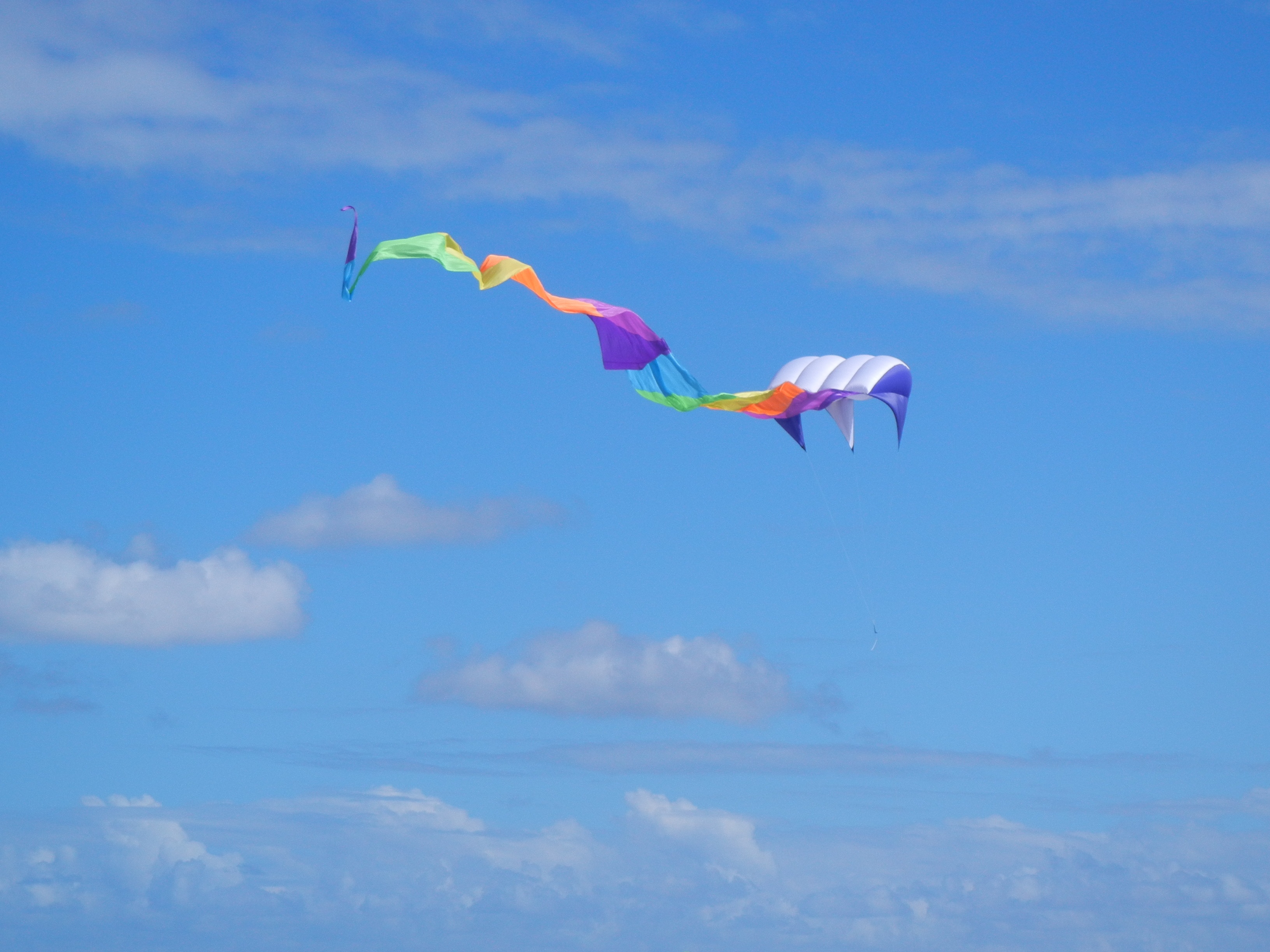 Download mobile wallpaper Clouds, Miscellaneous, Miscellanea, Sky, Kite for free.