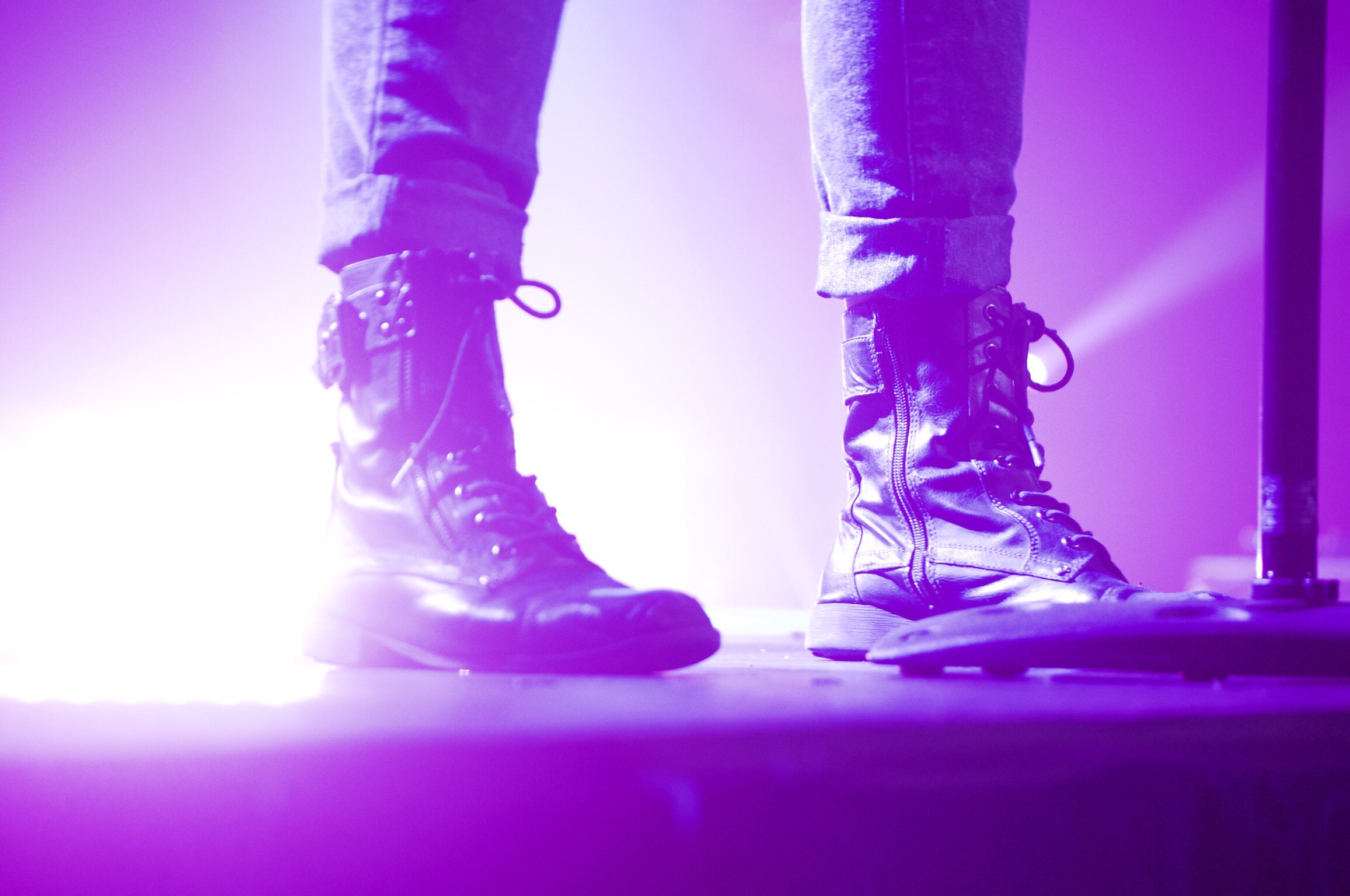 Download mobile wallpaper Music, Purple, Boots, Concert, Denim for free.