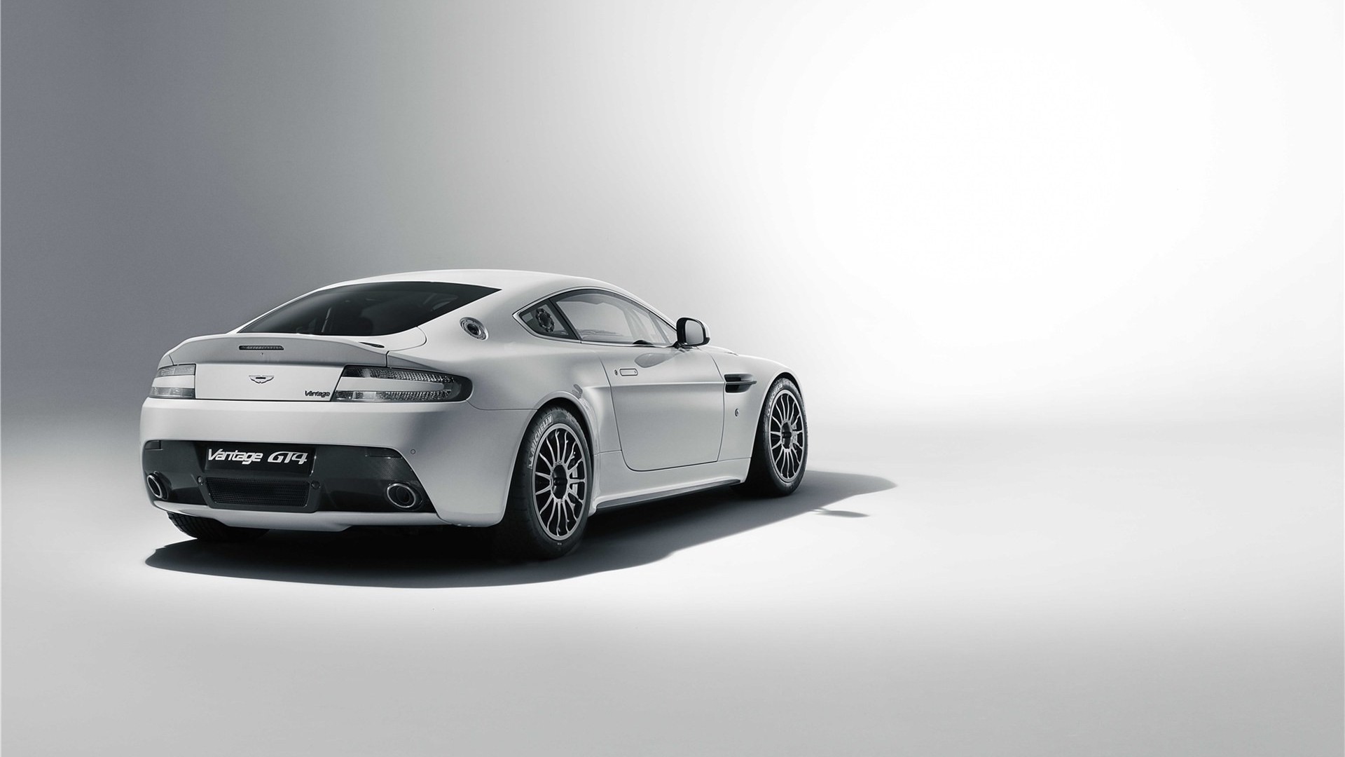 Laden Sie Aston Martin Vantage Gt4 HD-Desktop-Hintergründe herunter