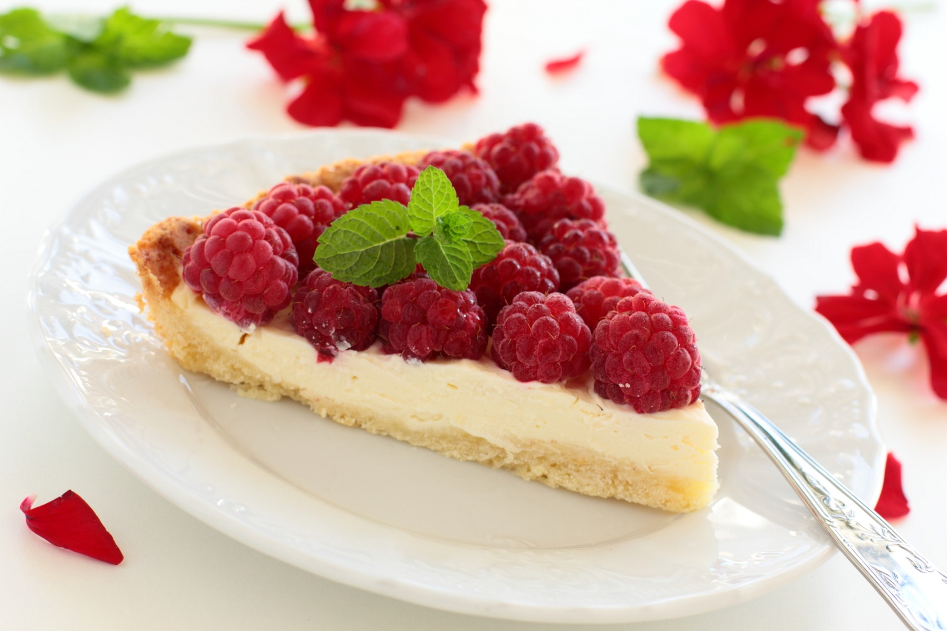 Download mobile wallpaper Food, Dessert, Raspberry, Cake, Berry, Fruit, Pie, Pastry for free.