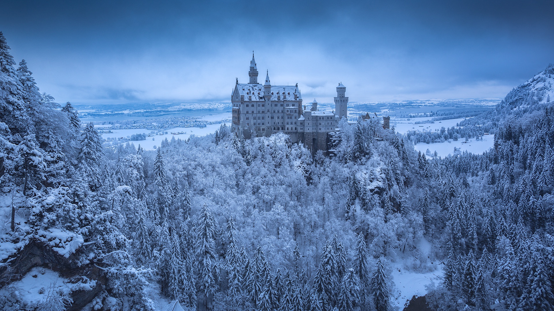 Laden Sie das Winter, Schnee, Schlösser, Wald, Deutschland, Schloss Neuschwanstein, Menschengemacht, Schloss-Bild kostenlos auf Ihren PC-Desktop herunter