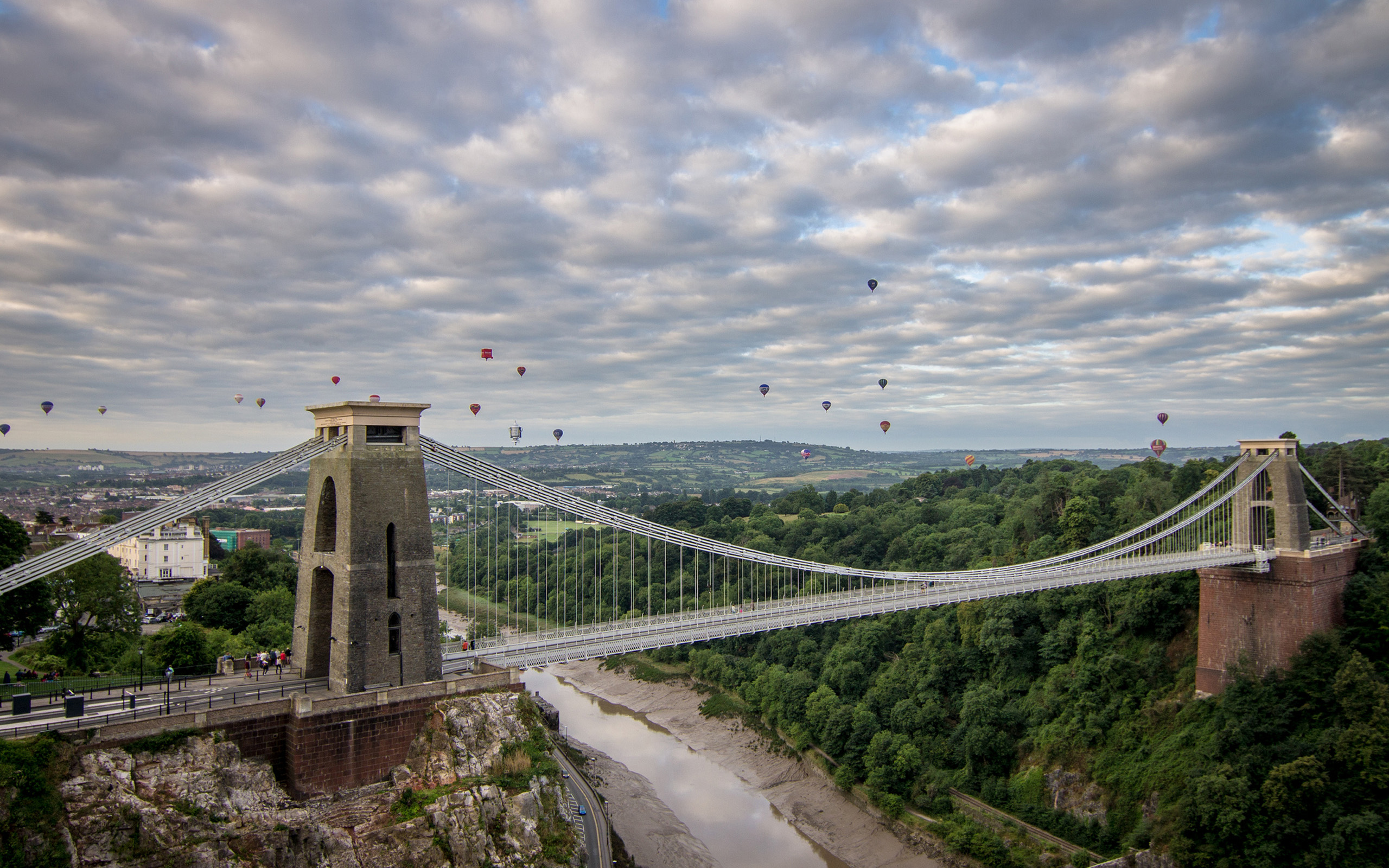 Handy-Wallpaper Clifton Hängebrücke, Bristol, Heißluftballon, Brücke, Brücken, Menschengemacht, Wolke, Himmel, Landschaft kostenlos herunterladen.