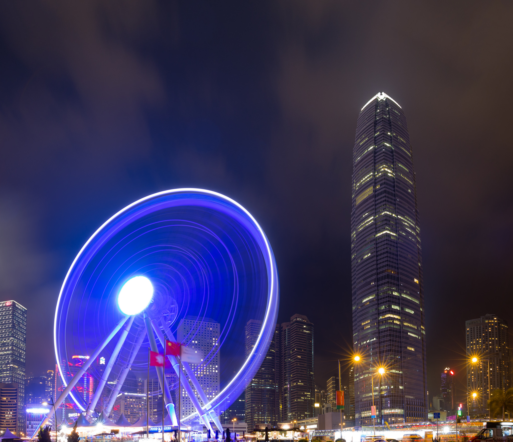 Baixe gratuitamente a imagem Cidades, Noite, Cidade, Arranha Céu, Luz, Construção, Roda Gigante, China, Hong Kong, Feito Pelo Homem, Lapso De Tempo na área de trabalho do seu PC