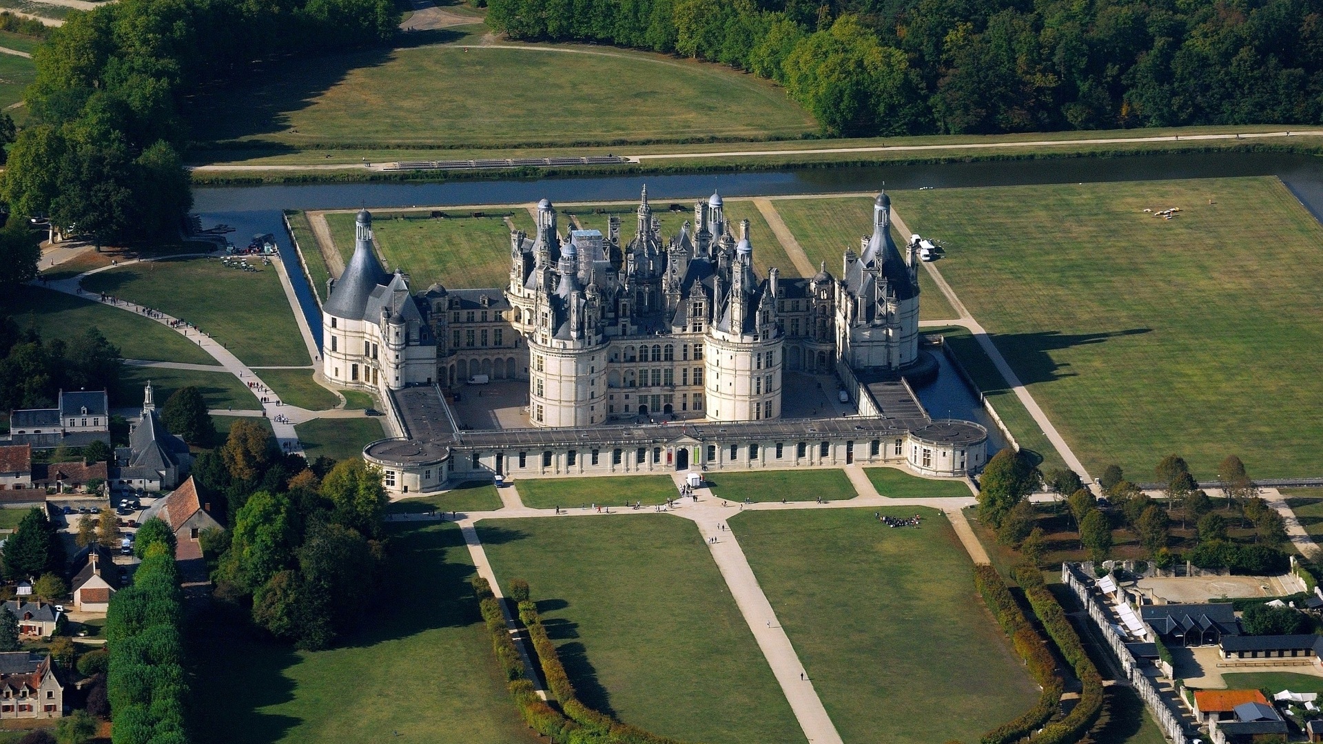 man made, château de chambord, castles